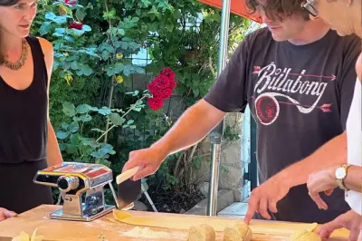 Faça lasanha italiana na Itália: Aula prática de culinária com vinho
