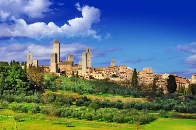 San Gimignano and Winery Tour from Pisa: Tuscan Wine and Lunch