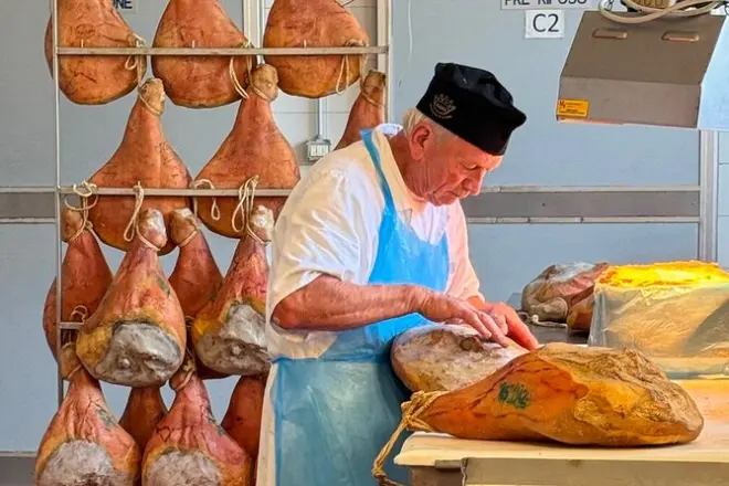 Prosciutto di Parma Producer Tour: Tasting with Local Wine