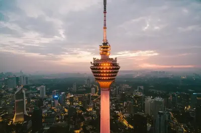 Cena con vista a 360° al ristorante Orbit girevole di Kuala Lumpur