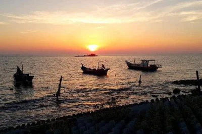 Arrive in penang and shape your own day—choose temples, street art, or hill views. includes hotel pickup, private guide, and a local food stop for lunch.