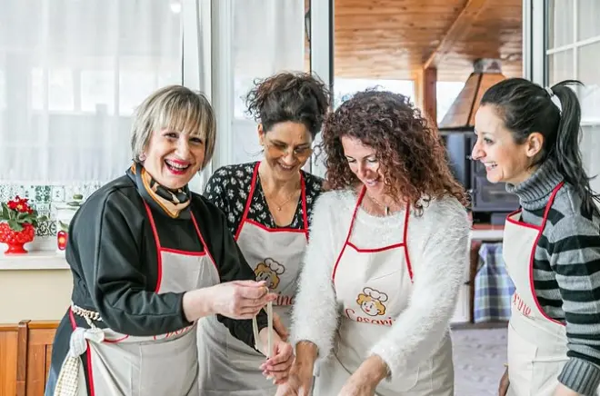 Private Pizza & Tiramisu Class in Pisa: Learn from a Local Cook