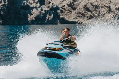 Tour in jet ski a Mallorca: Spiaggia di Coll Baix e grotte marine