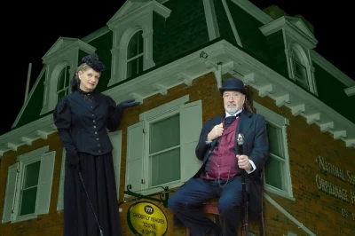 Découvrez l’orphelinat hanté de gettysburg lors d’une visite guidée par un « esprit ». plongez dans des histoires glaçantes, explorez des pièces chargées d’histoire et ressentez les éch