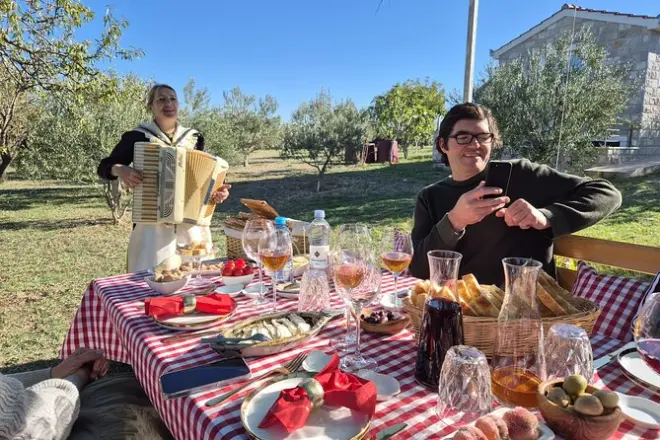 Dégustation de vins à Trogir avec mise en bouteille personnalisée