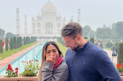 Partez de delhi en train express vers agra, découvrez le taj mahal, le fort d’agra et le baby taj avec un guide local. prise en charge à l’hôtel et repas inclus.