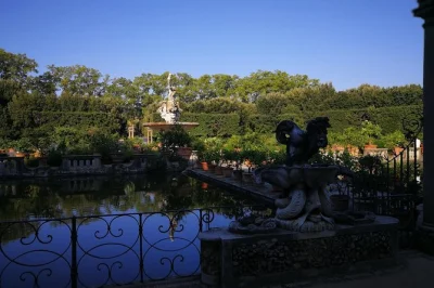 Explore o palácio pitti em florença com entrada programada, admire as obras-primas da galeria palatina e passeie pelos jardins boboli com guia local licenciado.