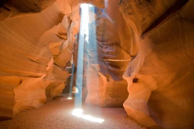 Explore o silêncio do antelope canyon, faça a trilha até horseshoe bend e almoce em page. inclui transporte do hotel em sedona e guia local para um dia completo.