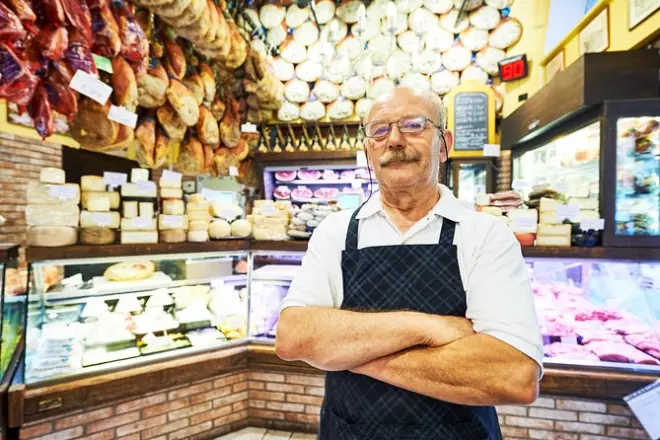 Market tour and 3-course dinner in Spoleto with a local host