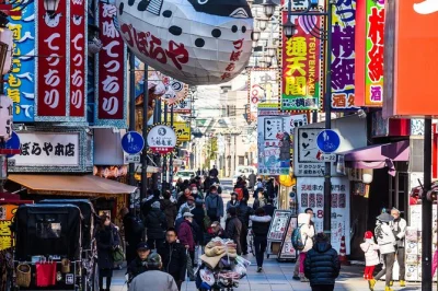 Erlebe osaka hautnah: frische marktleckereien, dotonbori, osaka castle & mehr auf einer privaten tour mit lokalem, lizenziertem guide.