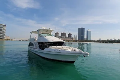 Vivi la brezza a bordo di uno yacht privato a dubai, ammira il burj al arab e ain dubai, gusta un bbq opzionale, bevande fresche e un equipaggio accogliente. accessibile in sedia a rotelle.