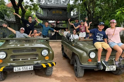 Découvrez la campagne autour de hanoi en jeep dans le delta du fleuve rouge : villages authentiques, marché animé, site historique de co loa, rencontre avec les fermiers locaux et déjeuner inclus.