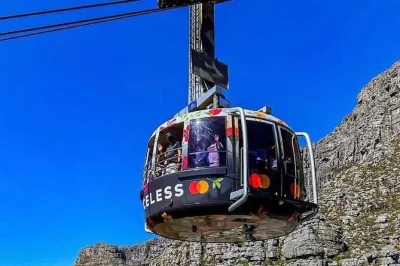 Kapstadt erleben: pinguine am boulders beach beobachten, mit der seilbahn auf den tafelberg fahren und die wilde küste am kap der guten hoffnung entdecken – mit hotelabholung und lokalem guide.