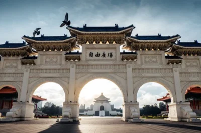 Wander taipei your way—choose temples, street markets, or skyline hikes. includes hotel pickup, private guide, and air-conditioned car for a relaxed day.