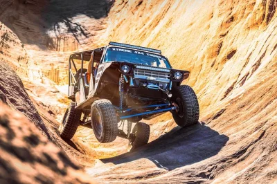 Feel your heart race on moab’s hell’s revenge trail, tackling wild obstacles like hell’s gate with pro drivers, safety gear, and snacks included—book your spot now.