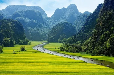Entdecke ninh binh bei einem privaten tagesausflug ab hanoi. sampan-fahrt in tam coc, wanderung zur mua cave und erkundung von hoa lu. inkl. hoteltransfer & mittagessen.