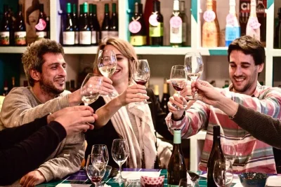 Descubra barcelona com um tour privado de comida—prove tapas, paella, jamón e muito mais em el born e barceloneta. horários flexíveis, guia local e todas as degustações incluídas.