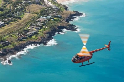 Erlebe einen privaten hubschrauberflug über die kona coast – von kailua-kona bis captain cook oder kua bay. alle plätze am fenster, pilotengespräche und unkomplizierter check-in inklusive.