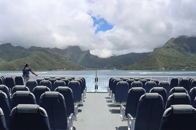 Ferry de Papeete a Moorea con cruce de 45 minutos y comida a bordo