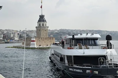 Évadez-vous du tumulte d’istanbul lors d’une croisière aux Îles des princes. passez devant la tour de galata, le palais de topkapi et la tour de la jeune fille, avec du temps libre pour explore