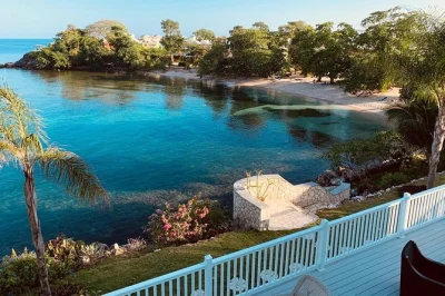 Arrive in negril relaxed with a private montego bay airport transfer, flexible stops for supplies or photos, and local drivers who track your flight for stress-free pickup.