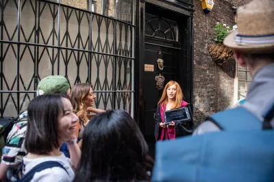 Découvrez londres version harry potter en petit groupe, visitez les lieux de tournage, explorez les boutiques de sorciers et profitez de l’entrée gratuite pour les enfants. guide local et code pro