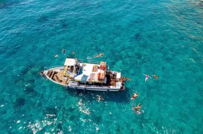 Snorkel en la isla Ponza: Crucero de día completo con almuerzo