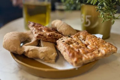 Follow a local guide through avignon’s historic streets, tasting provençal dishes, rhône valley wine, and sweet treats. includes multiple stops and a full meal.