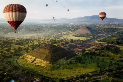 Disfruta un vuelo en globo al amanecer sobre teotihuacán, un desayuno en una cueva natural y conoce artesanos locales con degustación incluida. recogida desde ciudad de méxico.