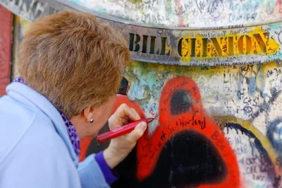 Hear stories from both sides on a belfast black taxi tour. see shankill, falls road murals, and the peace wall with a local driver. includes pickup & air-con taxi.