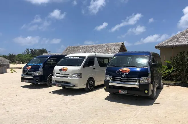Traslado em van compartilhada de hotel em Port Vila ao aeroporto
