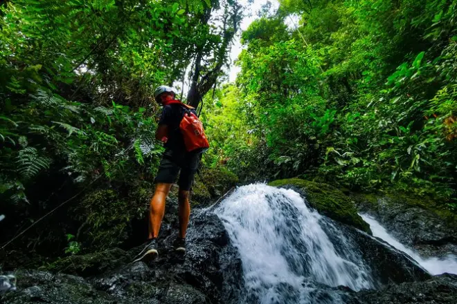Canyoning e discesa in corda doppia nella giungla di Drake Bay