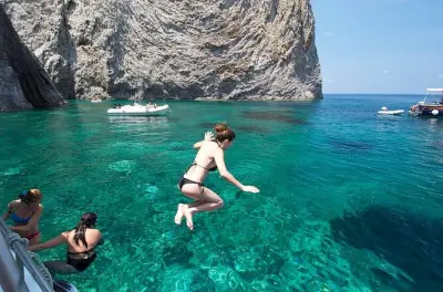 Tour en barco por Ponza desde Anzio: Circunnavegación de 5 horas