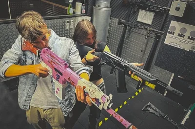 Budapest: erlebe den nervenkitzel mit echten filmwaffen in einer sicheren, geführten schießanlage. inklusive aller gebühren, profi-betreuung und barrierefrei.