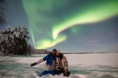 Northern Lights Hunt in Rovaniemi: Small Group, Real-Time Search