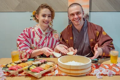 In osakas lebendigem dotonbori lernst du sushi rollen – mit lokalen köchen, 12 stücken, sake oder bier und veganen, vegetarischen sowie halal menüs. jetzt buchen für echten sushi-spaß!
