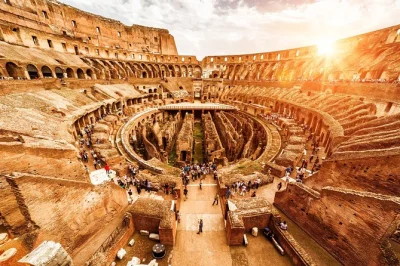 Siente la energía de la antigua roma en un tour en grupo pequeño por la arena del coliseo, pasea por el monte palatino y recorre el foro romano con un guía local apasionado. entrada incluida.