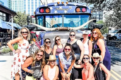 Erlebe downtown nashville im offenen honky tonk partybus, tanz zu live-dj-beats, probier moonshine bei ole smoky distillery und hab zwei stunden voller spaß.