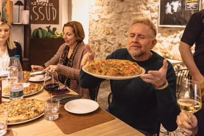 Palermo, kalsa, street food sicilienne, démo pizza dans un palais, dégustation de cannoli au bar costa avec guide local inclus.