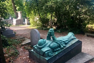 Wander paris’s père lachaise cemetery on a small-group walking tour led by a local english-speaking guide. hear stories, see famous graves, and enjoy easy access.