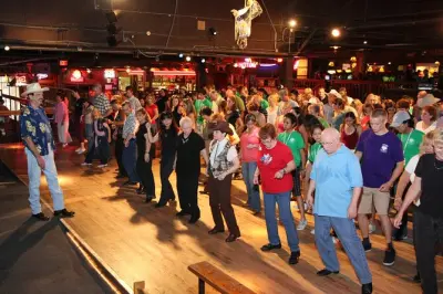 Billy Bob's Texas Honky Tonk: Live Music, Bull Riding & Dinner