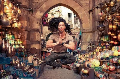 Scopri il fascino del cairo vecchio di sera con una guida locale: passeggiata in al moez street, bazar di khan el khalili e moschee storiche, con pick-up e bevande tradizionali incluse.