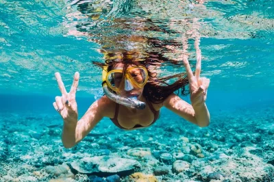 Amalfiküste, positano, gozzo-bootstour: entspanntes cruisen ab amalfi oder positano, schwimmen in meereshöhlen, schnorcheln in versteckten buchten und prosecco mit frischem obst genießen. inkl. get