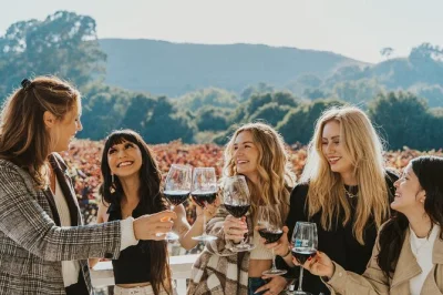Descubre napa valley y sonoma con catas guiadas, disfruta un almuerzo en sonoma square y captura vistas del golden gate en esta excursión desde san francisco con todo incluido.