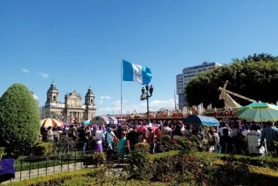 Feel the pulse of guatemala city with a private tour covering avenida reforma, yurrita church, and the central market. includes hotel pickup and local guide.
