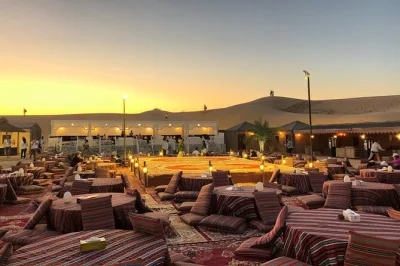 Vivi l’emozione del deserto di dubai con un tour in 4x4 sulle dune, passeggiata sul cammello, arte dell’henné, shisha e cena bbq sotto il cielo stellato. include pick-up e guida locale.