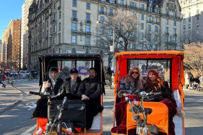 Vivi il cuore di new york con un tour privato in pedicab a central park, accompagnato da una guida locale, soste fotografiche e comfort come coperte o ventagli. accessibile in sedia a rotelle.