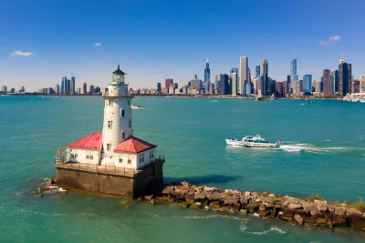 Feel chicago’s energy from the river and lake michigan with a lively guide, skyline views, and live stories. includes live commentary and easy boarding downtown.