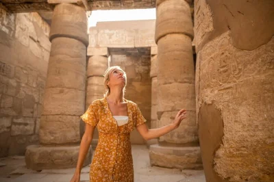 Entdecke luxors antike tempel bei einer privaten tour mit Ägyptologen, inklusive hotelabholung und mittagessen. karnak & luxor tempel an einem tag erleben.