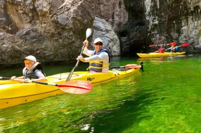 Erlebe die frische brise des colorado river bei einer kayak-tour von willow beach zur emerald cave, entdecke wildtiere und genieße snacks – shuttle ab mandalay bay inklusive.
